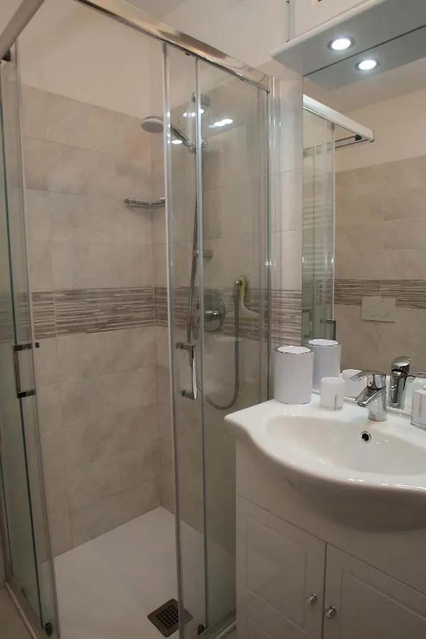 Apartment Panorama Lake View, Pool & Garden, 2 Bathrooms, Kingsize & Single-Beds, Fast Internet Toscolano Maderno