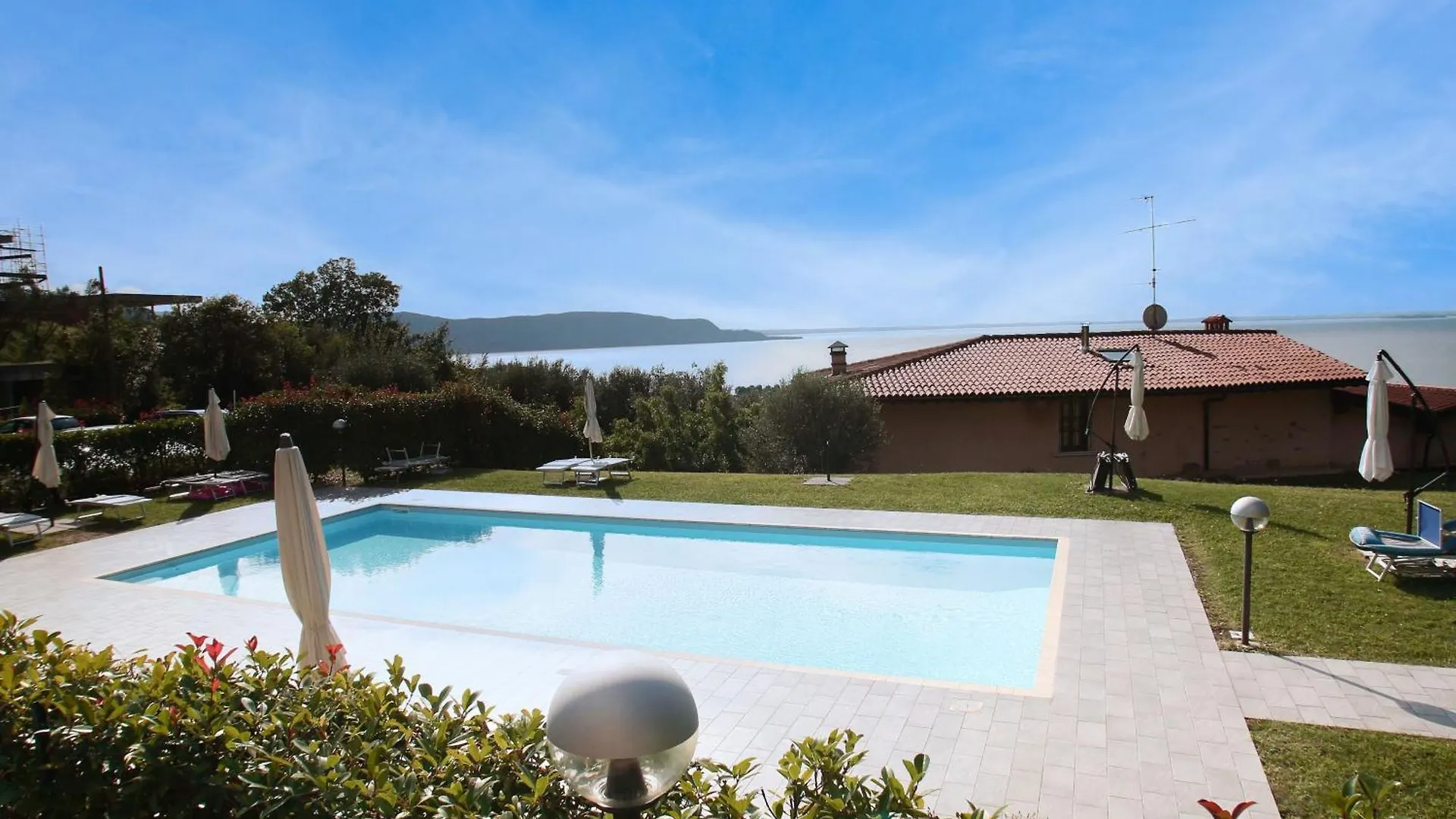 Panorama Lake View, Pool & Garden, 2 Bathrooms, Kingsize & Single-Beds, Fast Internet contacts